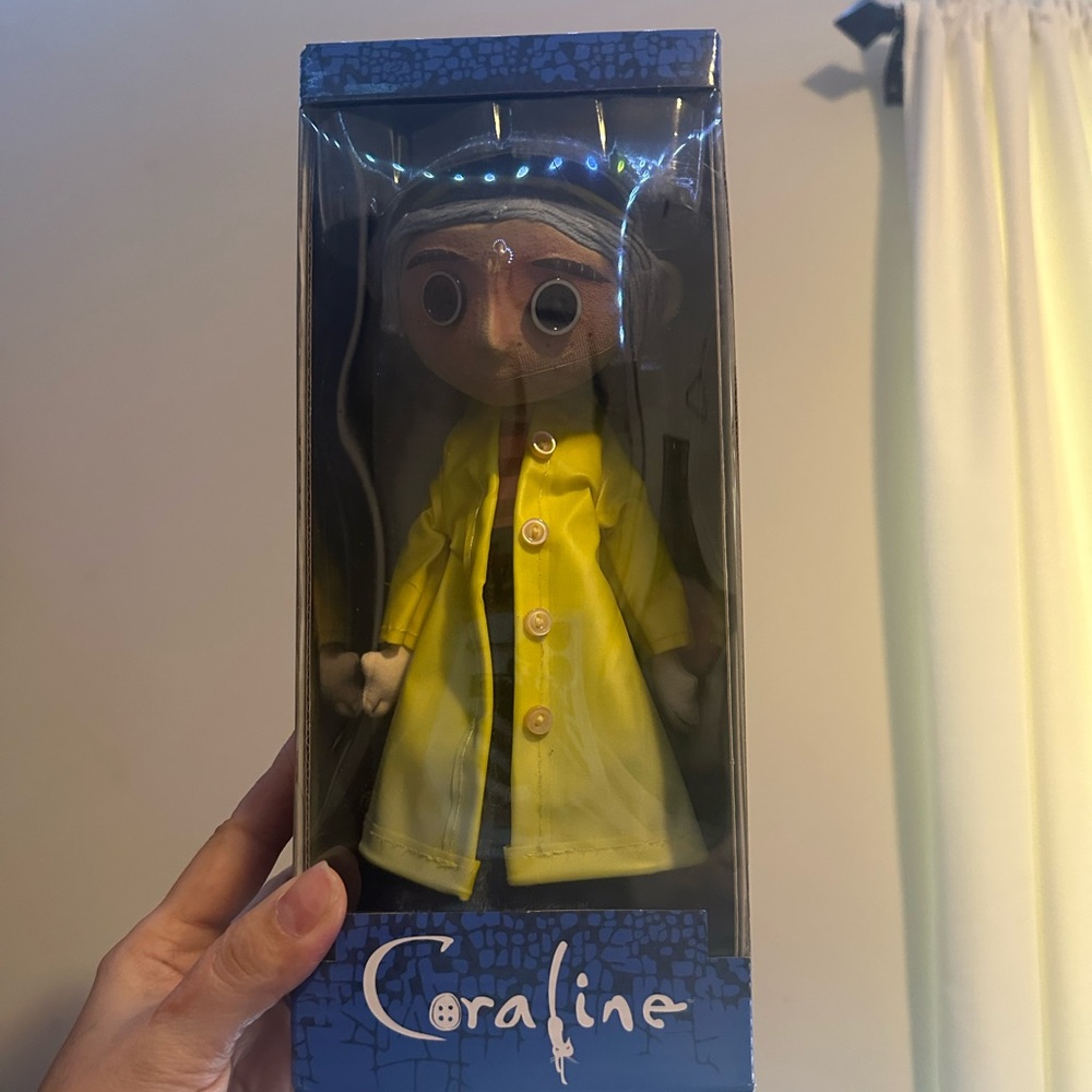 Coraline Doll Prop Replica by NECA x LAIKA – Collector’s Edition (New in Box) ✨